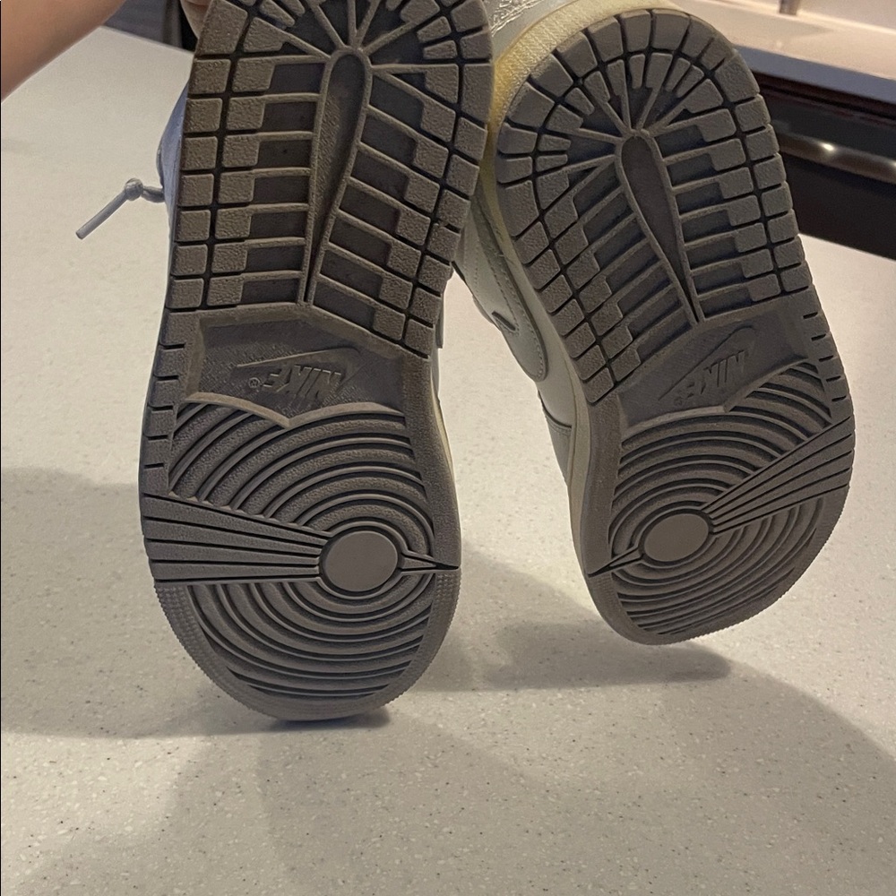 Jordan Light Gray Sneakers with Cream Soles - Picture 4 of 9
